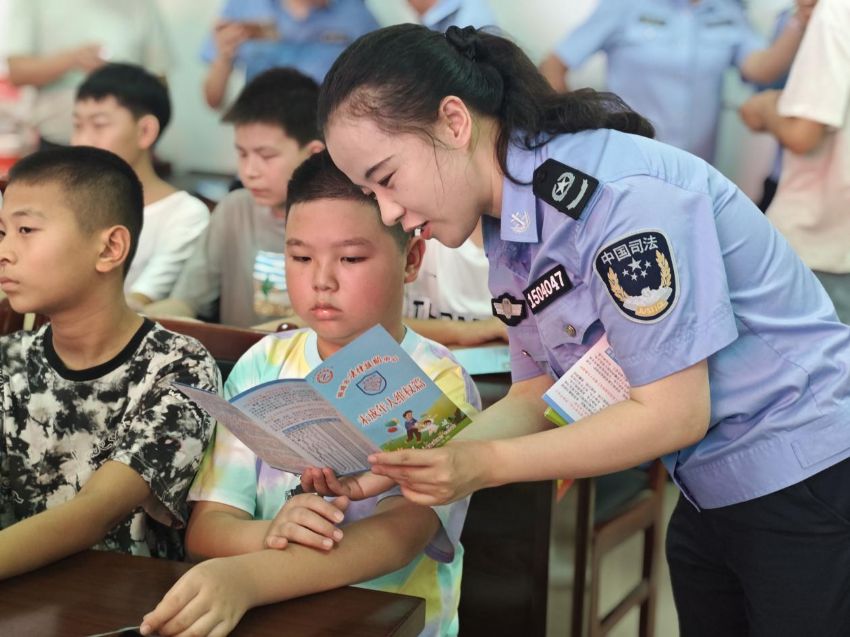 普法进校园  上好护苗“第一课”